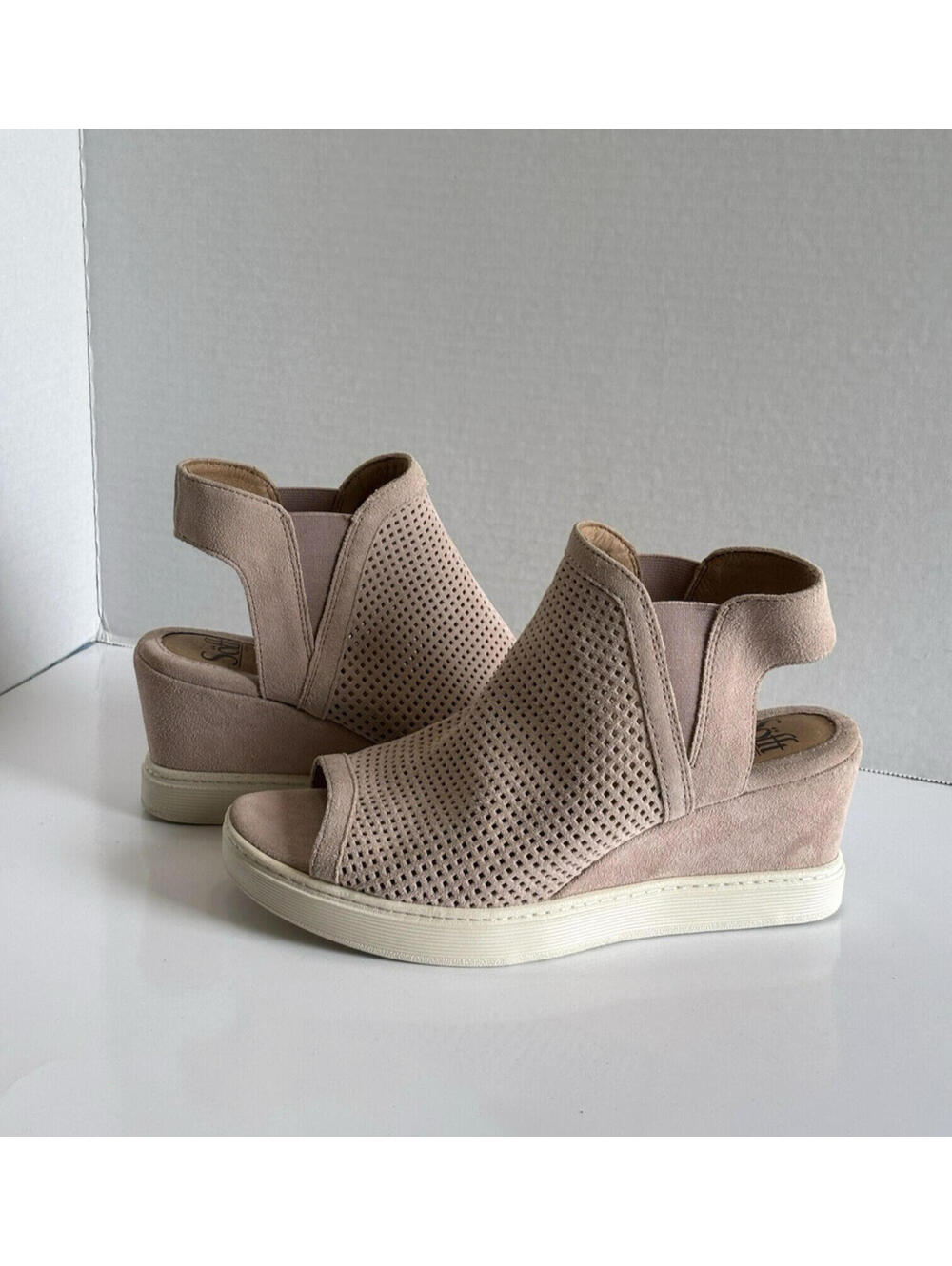 Sofft Basima Sandal Woman’s Sz 8M Pink Perforated Suede Comfort Wedge Slingback